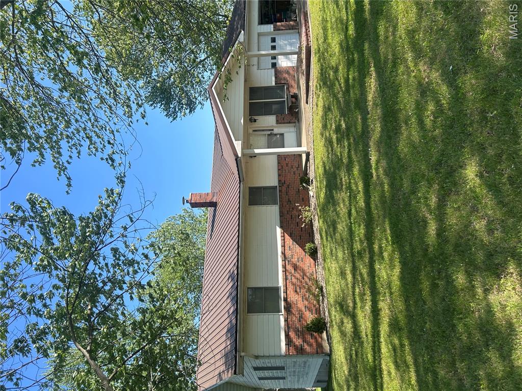 3 bedroom 3 bath ranch minutes from south of Hermann