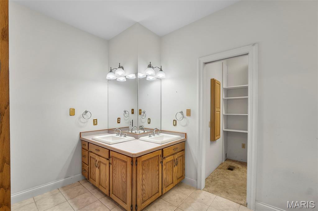 Hickory Lane Estate - Residential