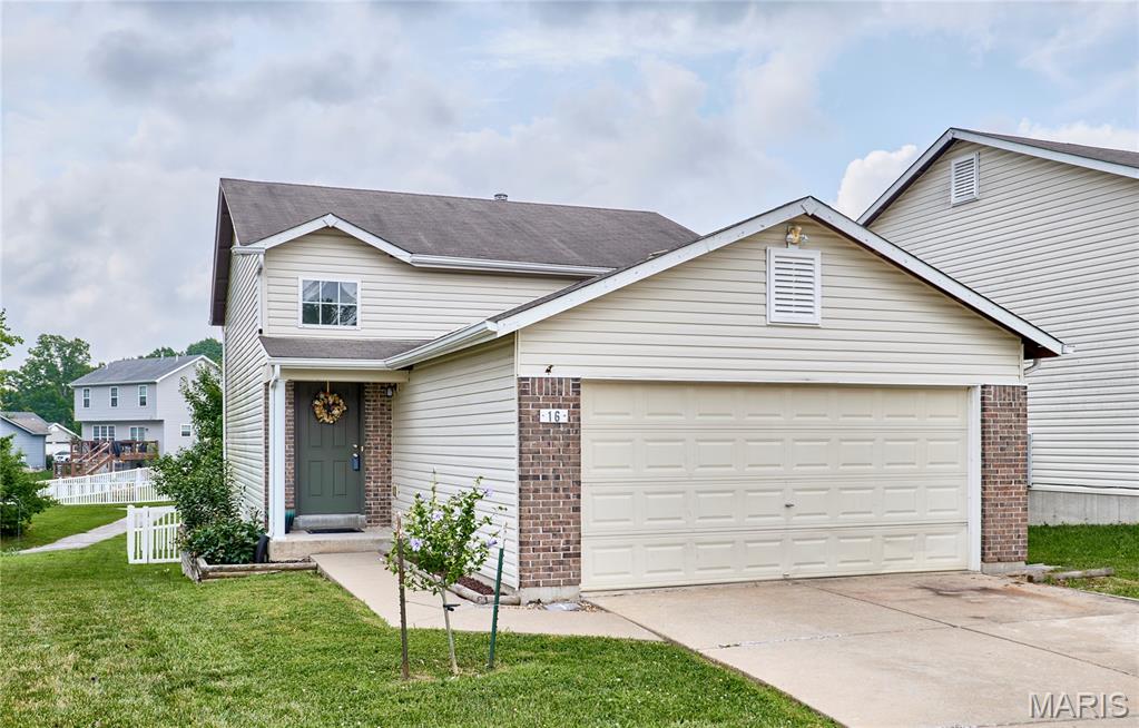 Welcome home to this charming 3-bedroom, 2.5-bath split-level home located in the desirable Cimarron subdivision in Wentzville! Conveniently situated near schools, shopping, restaurants, and easy highway access, this home offers both comfort and convenience. Located in the North Point School District, this functional split-level floor plan provides plenty of living space, while the fenced backyard with low-maintenance vinyl fencing creates the perfect setting for pets, play, or outdoor entertaining. Nestled on a quiet cul-de-sac, this property offers a great opportunity to enjoy all that Wentzville has to offer. Don't miss your chance to make this home your own! This home is being sold AS-IS.
*Seller has the right to accept an offer at anytime*