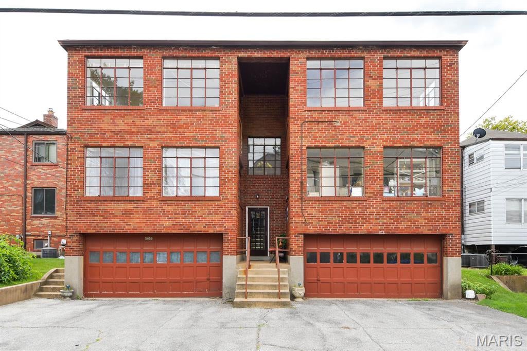 St Louis Hills - Residential Lease