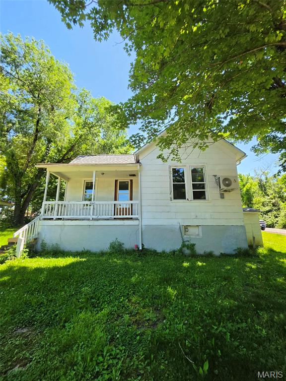 Calling all investors! This 2 bed, 1 bath home sits on a spacious corner lot with a nice yard and detached garage. A majority of the work has already been completed, making it the perfect opportunity to add your finishing touches. Whether you’re looking for your next rental, flip, or affordable home project, this one has tons of potential!