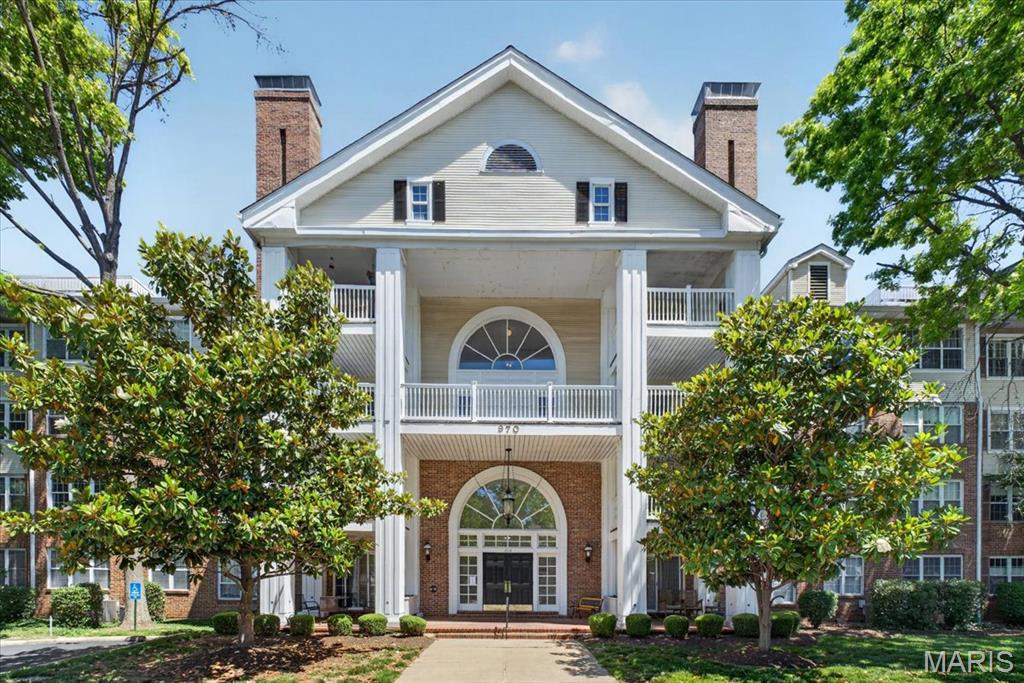 Beautifully updated 3-bedroom, 2-bath condo in the highly sought-after Ladue School District! This spacious home features an open and inviting layout with stylish updates throughout, including recessed lighting, a cozy fireplace, and a private balcony perfect for relaxing. The remodeled kitchen offers custom soft-close cabinetry, quartz countertops, stainless steel appliances, and a modern backsplash. The primary suite includes a private bath and generous closet space, while two additional bedrooms provide flexibility for family, guests, or a home office. Enjoy the convenience of in-unit laundry, garage parking, and a rare condo perk: dedicated EV charging already installed. Ideally located near shopping, dining, highways, and top-rated schools, this move-in-ready condo combines comfort, convenience, and an unbeatable location.
