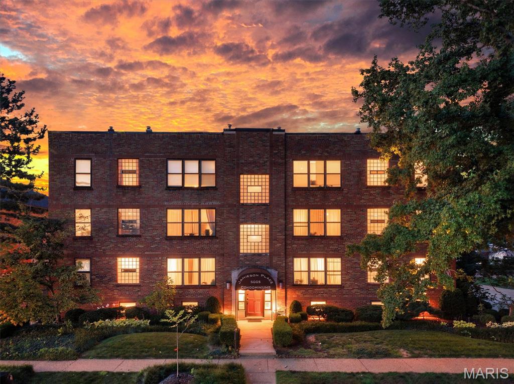 Jamieson Place Condos - Residential