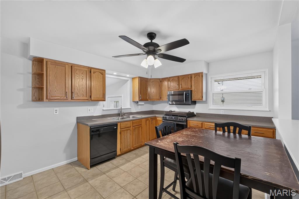 Colonial Manor 3 - Residential