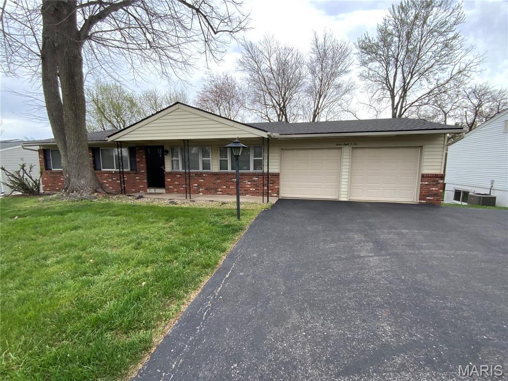 HURRY! Location, Location, Location!
Welcome to this rare find in the highly sought-after Willowyck Estates! This spacious brick veneer ranch offers comfort, style, and beautiful scenic views — all in one fantastic package.
Step inside to discover gleaming hardwood floors and a bright, inviting layout featuring 3 bedrooms, including a primary suite with private ensuite bath. The gourmet kitchen is truly a chef’s delight, showcasing an abundance of white cabinetry, granite countertops, elegant custom tile backsplash, stainless steel appliances, gas cooktop, wall oven, microwave, ceramic tile flooring, ceiling fan, and a roomy eat-in breakfast area.
The family room is perfect for relaxing or entertaining, highlighted by a beautiful wood-burning fireplace with marble hearth and surround — ideal for cozy winter evenings in St. Louis.
This home offers a spacious 2 car garage, two full bathrooms on the main floor, including one with a tub/shower combination and another with a full shower, providing comfort and convenience for family and guests alike.
The walk-out basement includes brand new clothes washer and dryer and opens to an amazing fenced backyard for entertaining. Enjoy morning coffee, afternoon lunches, or evening dinners on the fabulous deck overlooking a scenic pond — a peaceful and picturesque setting you’ll love. The rear outdoor patio provides an additional space for entertaining. 
Don't wait this home will not last long with all the amazing features! Call today for more information or to set up a private tour!
Rental application is attached in the MLS and should be email to : kevinwoodgroup@gmail.com