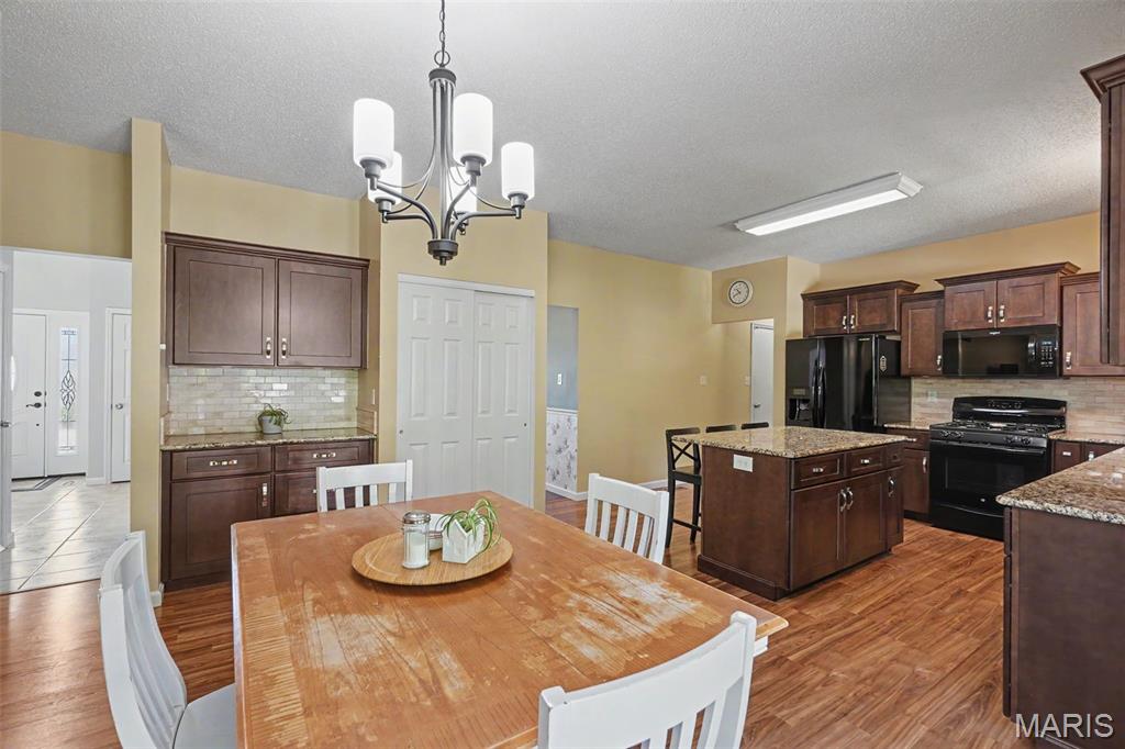 Country Crossing Manor - Residential