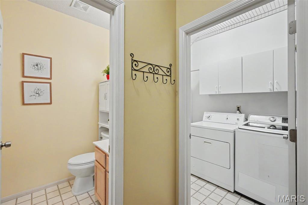 Country Crossing Manor - Residential