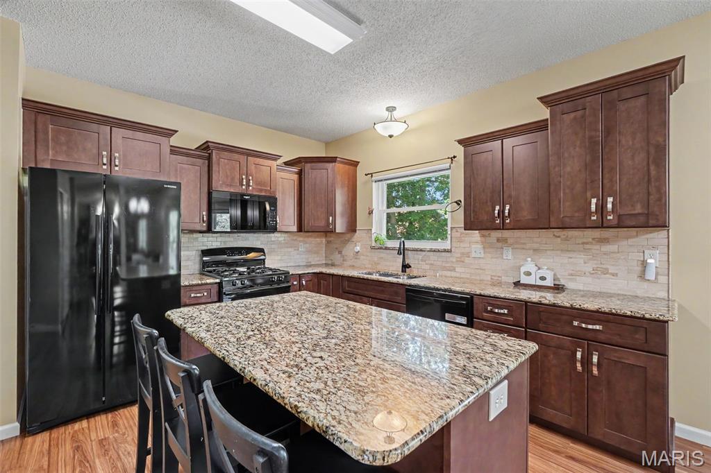 Country Crossing Manor - Residential