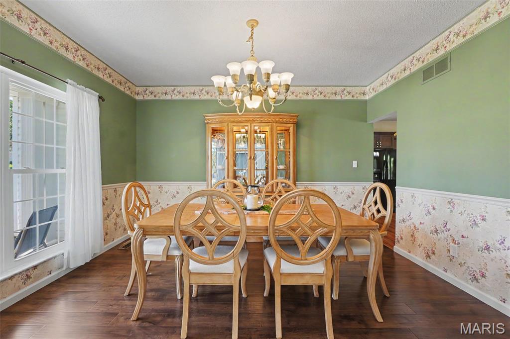 Country Crossing Manor - Residential