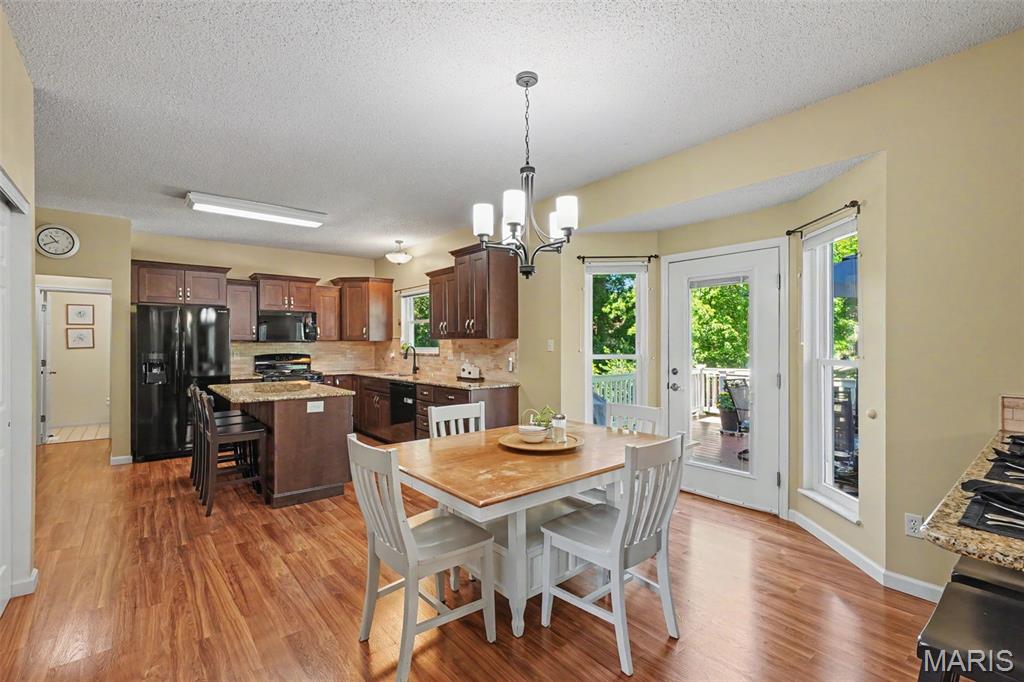 Country Crossing Manor - Residential