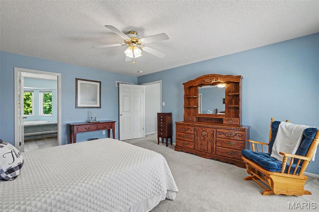 Country Crossing Manor - Residential