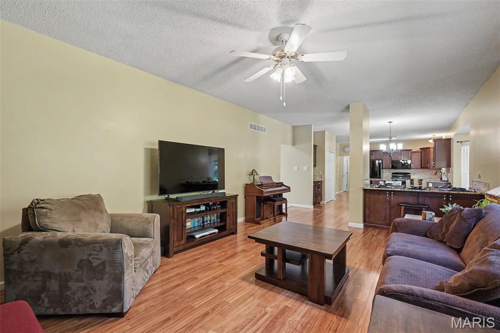 Country Crossing Manor - Residential