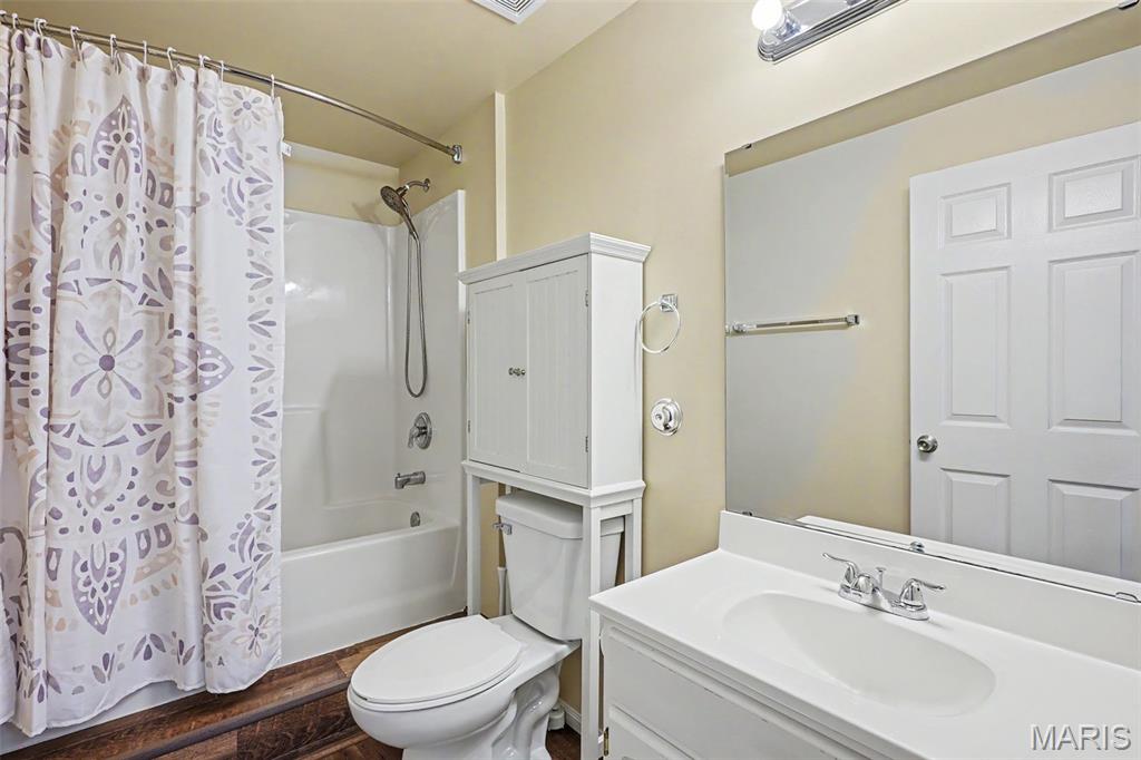 Country Crossing Manor - Residential