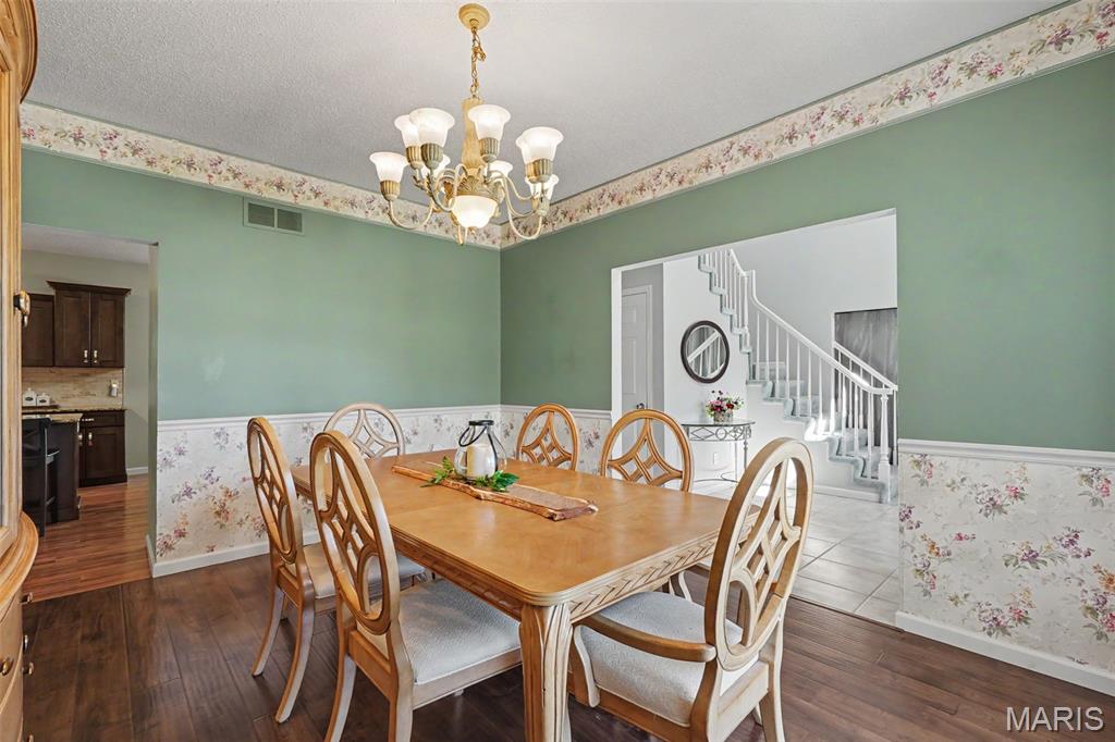 Country Crossing Manor - Residential