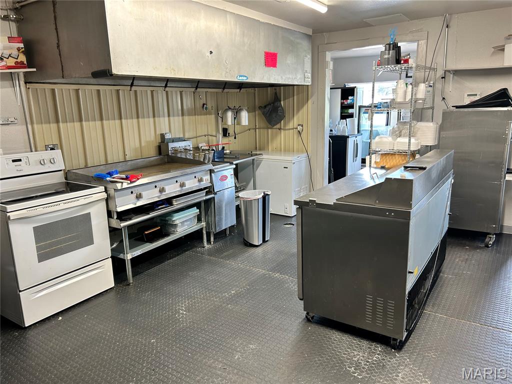 Sitze Sub - Commercial Sale