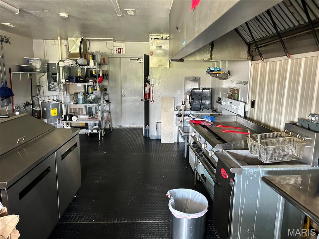 Sitze Sub - Commercial Sale