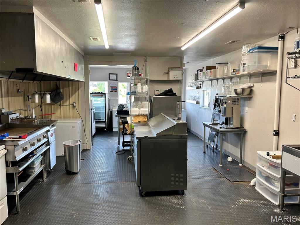 Sitze Sub - Commercial Sale