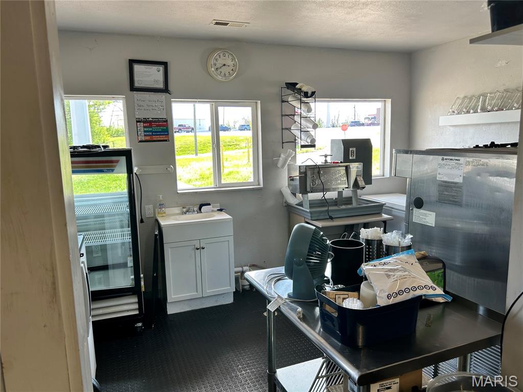 Sitze Sub - Commercial Sale