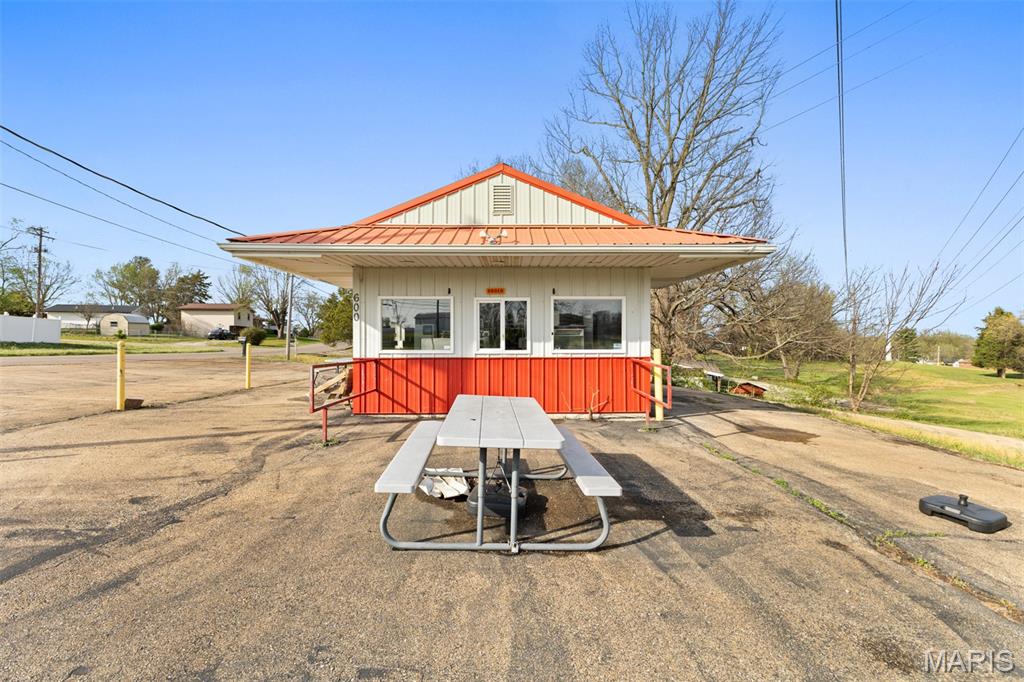 Sitze Sub - Commercial Sale