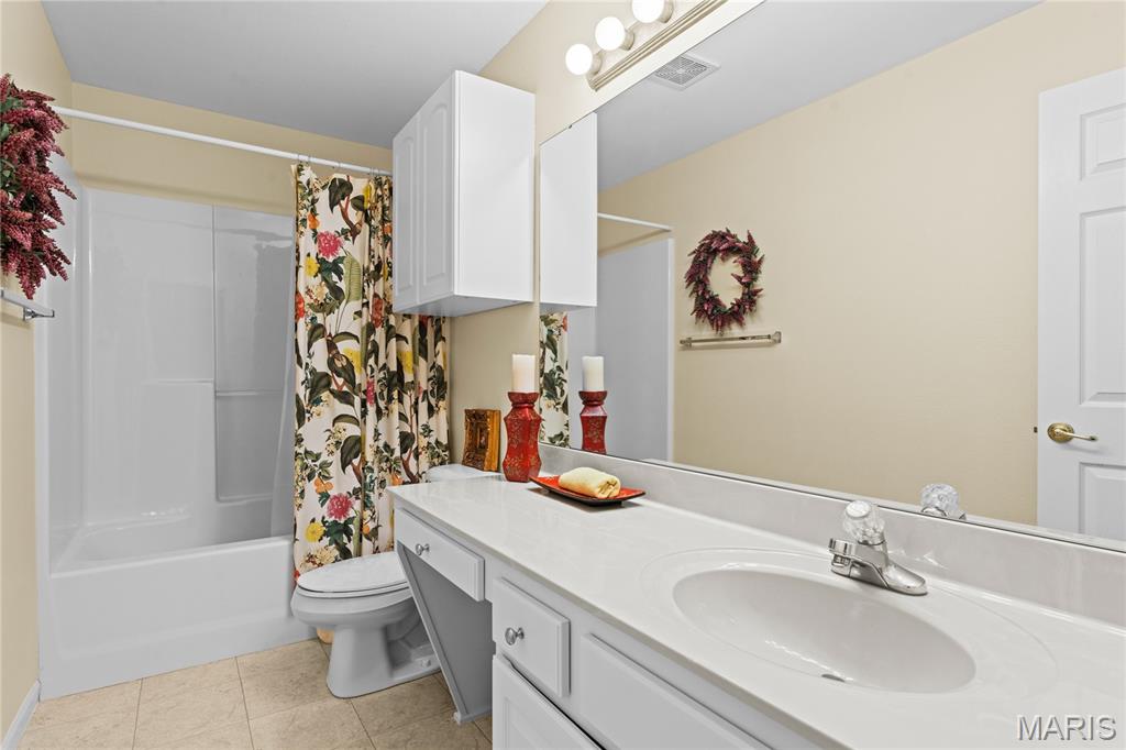 At Fairwood Hills 7th Add - Residential