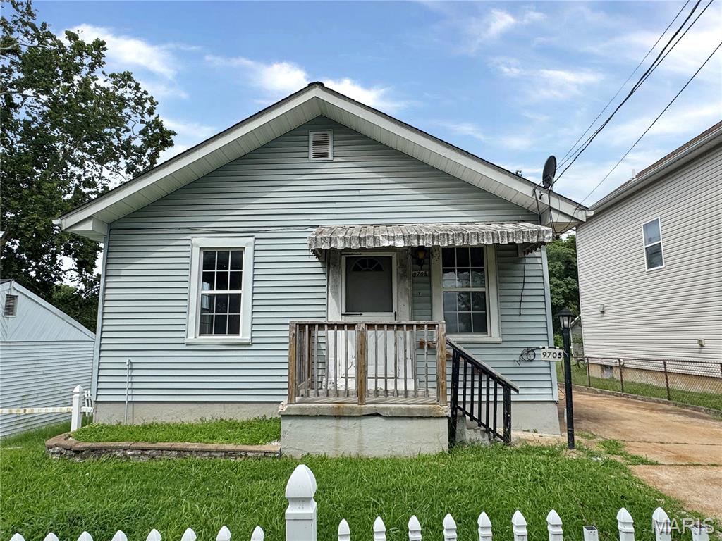 Great location and ready for your updates! Garage has been finished and possibilities for a nice workshop here. Large lot with space for garden and has a 3+ car driveway. Want more privacy? You got it! Only homes on one side of this street. Come make this home your own.