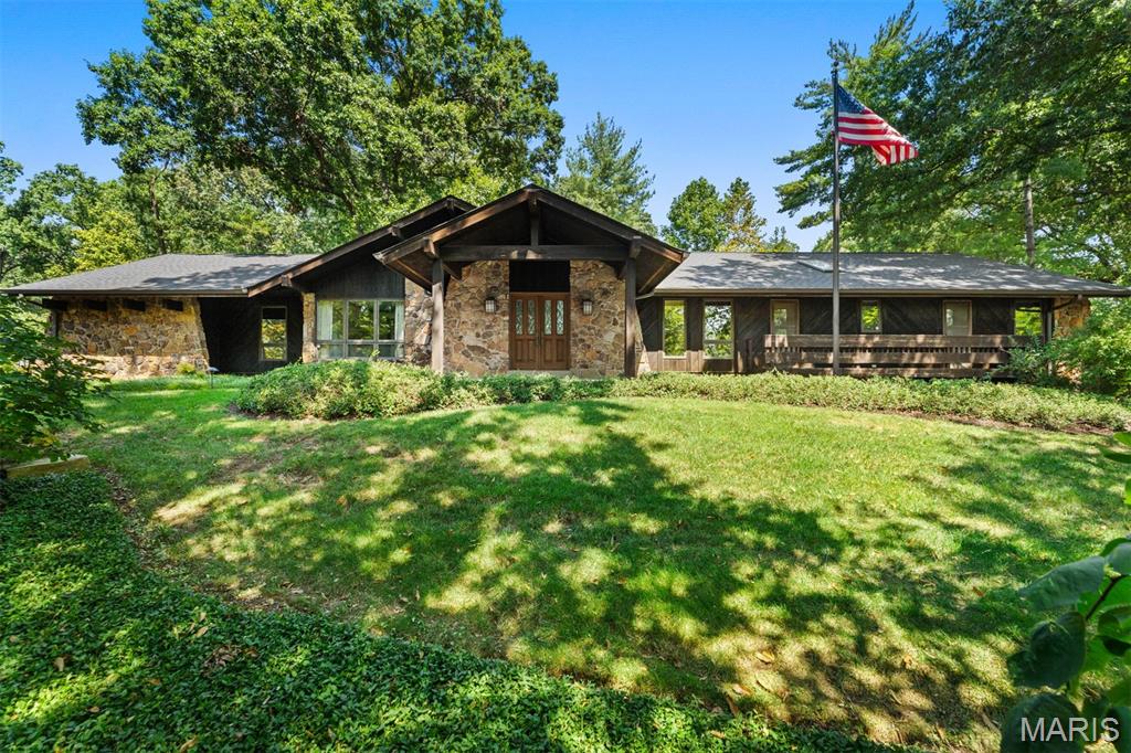 Much like this home's original owner, 7 Villa Coublay combines character with timeless natural beauty. Built in 1978, the natural stone accents and warm wood detailing offer a blank canvas for a unique renovation opportunity. Set on an acre in one of Frontenac's most desired neighborhoods, the open floor plan is perfect for entertaining. A spacious kitchen, oversized laundry, and walk-in pantry (complete with refrigerator and full sized freezer), offer space for a chef's dream kitchen. The primary suite has a walk-in closet and spacious bathroom, and a jack and jill bath connects the two remaining bedrooms. Relax in front of a fire in the den that opens onto the screened in porch. The den could be converted into a 4th bedroom and the screened in porch into an all season room. An extensive, unfinished basement provides endless possibilities. Located in an award winning school district and with easy access to highways, do not miss this opportunity to create the next beautiful chapter for 7 Villa Coublay.