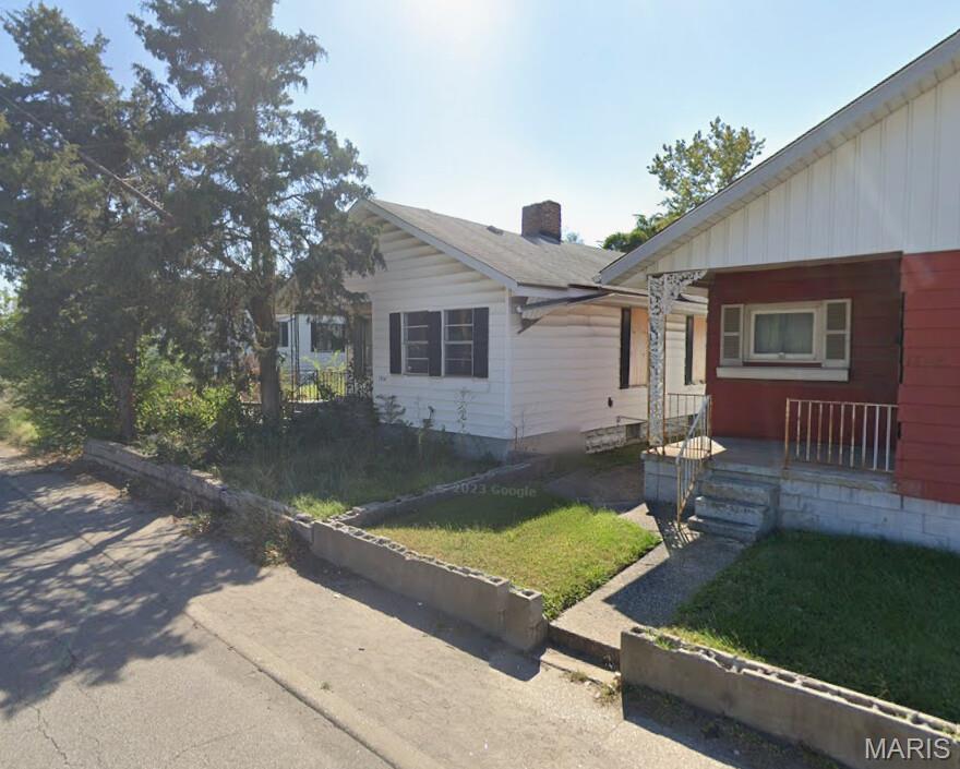 This Property will be auctioned on Auction.com - please go to the website, register an account and submit your offer(s). Estimated as 3BR/1BA with 1032 sq ft main level PLUS a 1032 sq ft full basement! Built 1922 - historic Cape Cod style. Compact size with character. Lower absolute investment creates accessibility. Alternative: $500-$550 monthly rental. Historic charm may appeal to specific buyer demographic seeking character over size. Perfect for budget investors with limited capital, rental investors accepting lower rents for lower total investment. Exterior showing (curb viewing) only. NO inside showings available, no more inside pictures available. No contingencies will be accepted. Cash sale only. Sold "where is and as is" No Survey or Keys Provided. Interior Access for Home Inspections Will Not Be Granted. Listing Information May Not Be Accurate. Buyers Must Do Their Own Due Diligence to Verify Number of Beds, Baths, Square Footage, Room Sizes, Lot Size & Any Other Property Details. Photos, Marketing Comments, and Due Diligence Items are Provided for Guidance Purposes Only. By Making an Offer on This Property, the Buyer Represents They Have Independently Verified All Information and Have Made the Decision to Make an Offer Based Upon Their Own Investigation.