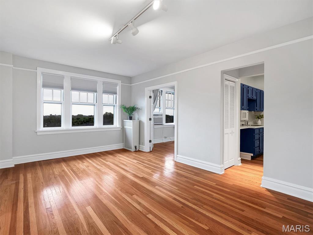 Adlon Condominums - Residential