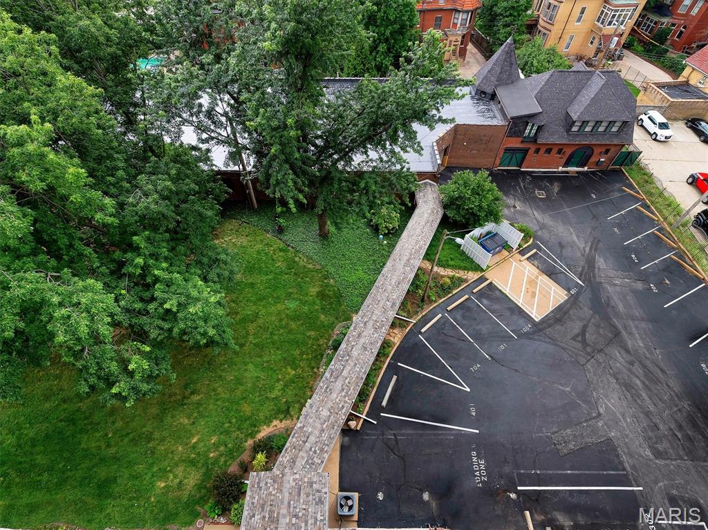 Adlon Condominums - Residential