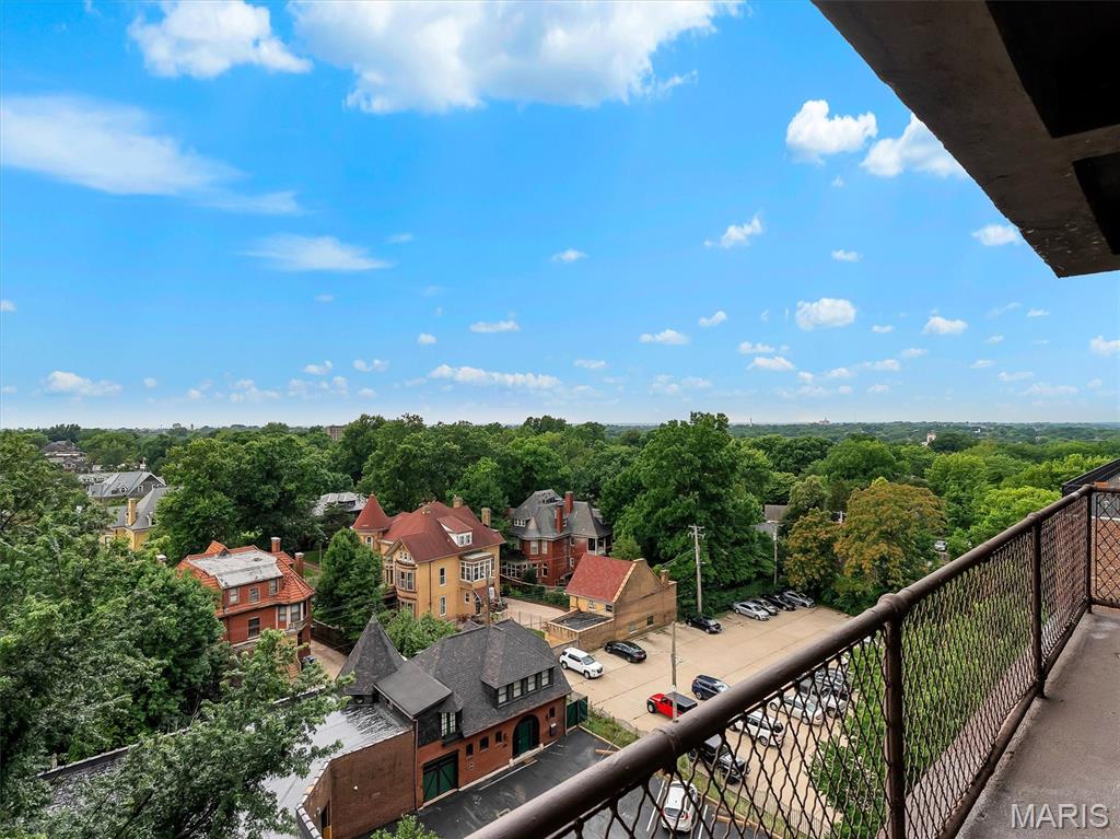Adlon Condominums - Residential