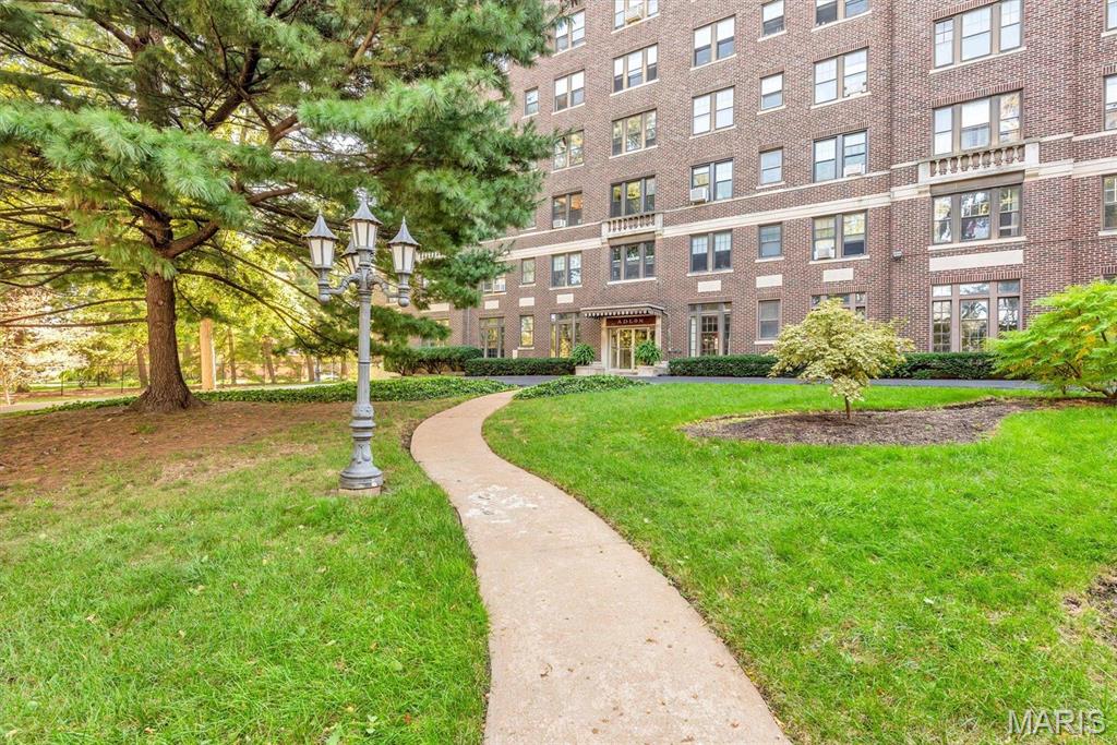Adlon Condominums - Residential