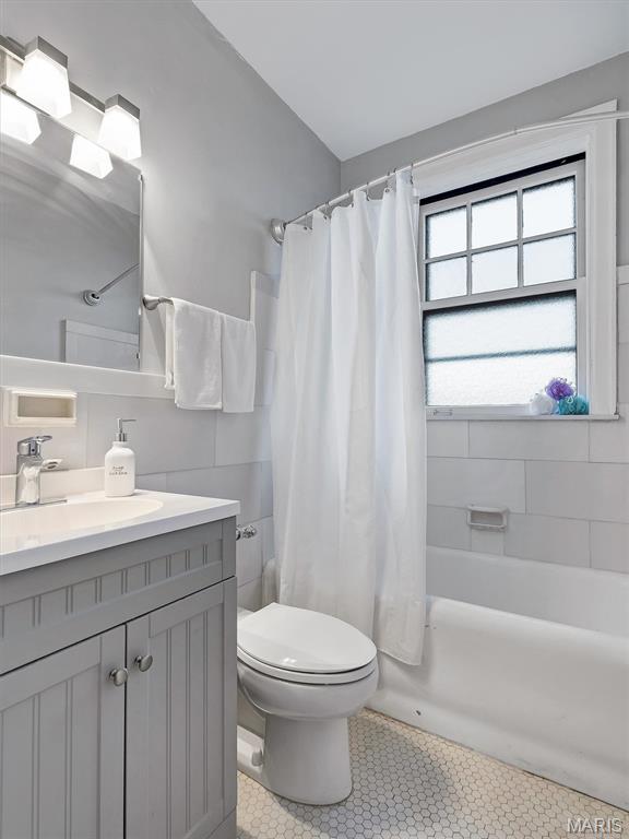 Adlon Condominums - Residential