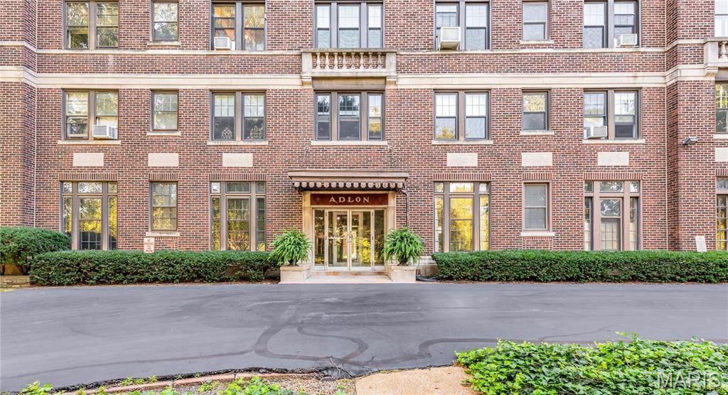 Adlon Condominums - Residential