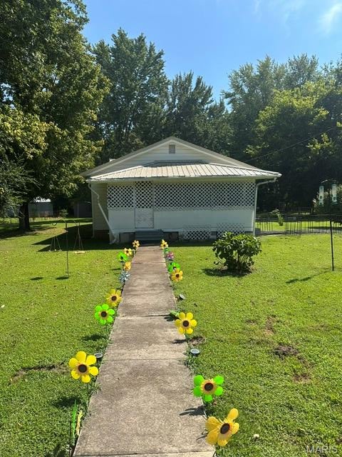 Great starter home in Poplar Bluff. Cute 3 bedroom, 1 bath home, large living room, kitchen/dining room, utility room, metal roof, fenced in yard, with storage building. Call for your showing.