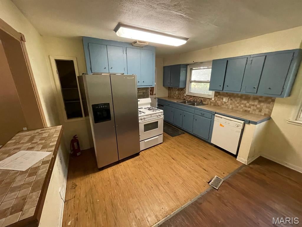 Forest Hills Place - Residential