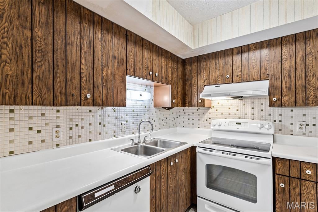 Paddock Lake Condo - Residential