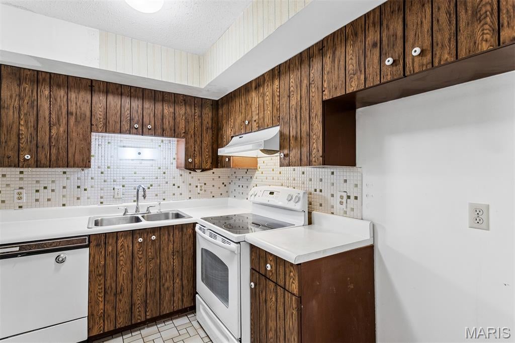 Paddock Lake Condo - Residential
