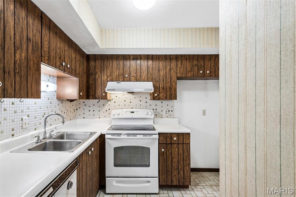 Paddock Lake Condo - Residential