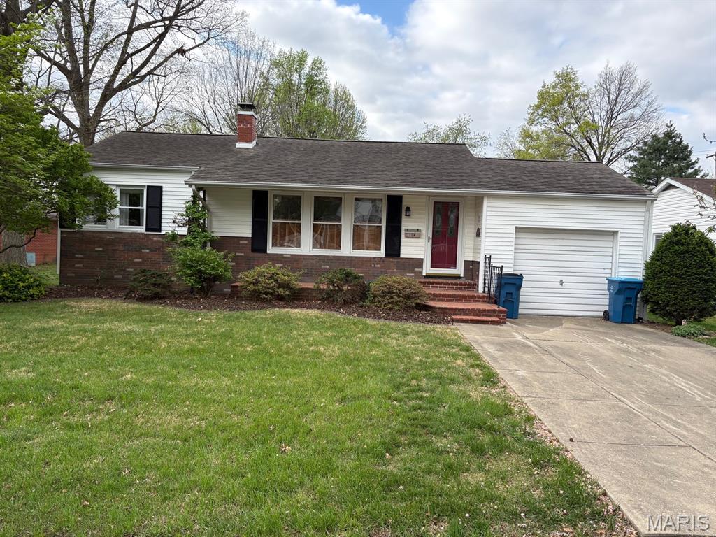 Adorable two bed, 1 bath quaint little bungalow.  Sold as soon as the sign hit the yard.