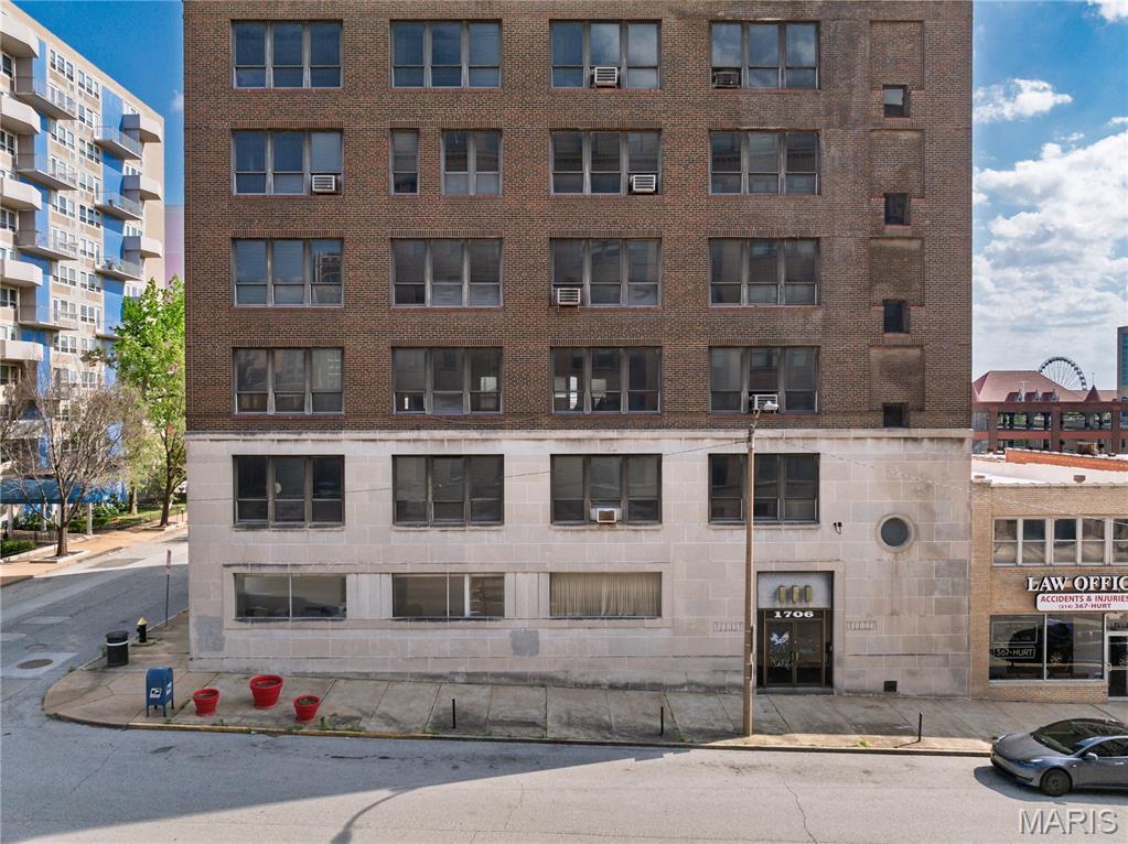 Lucas & Hunt Add - Commercial Sale