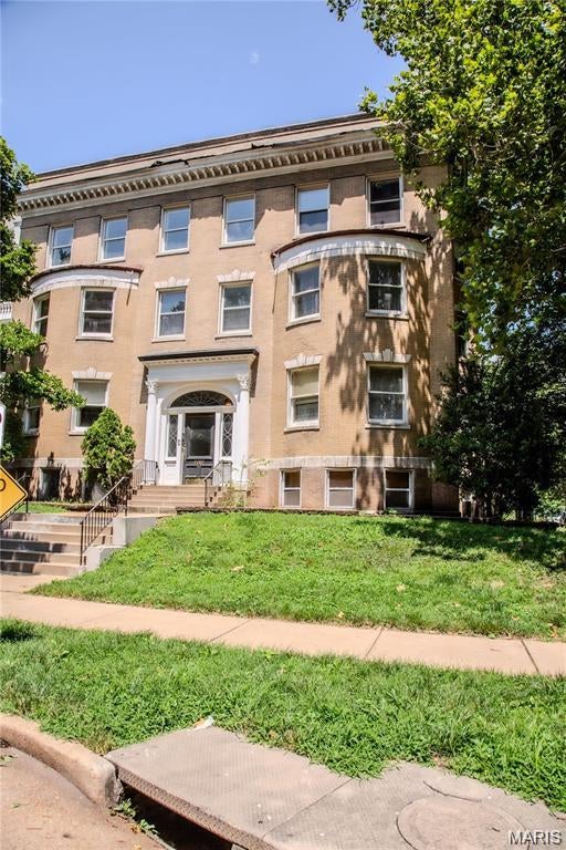 Latham Condo - Residential