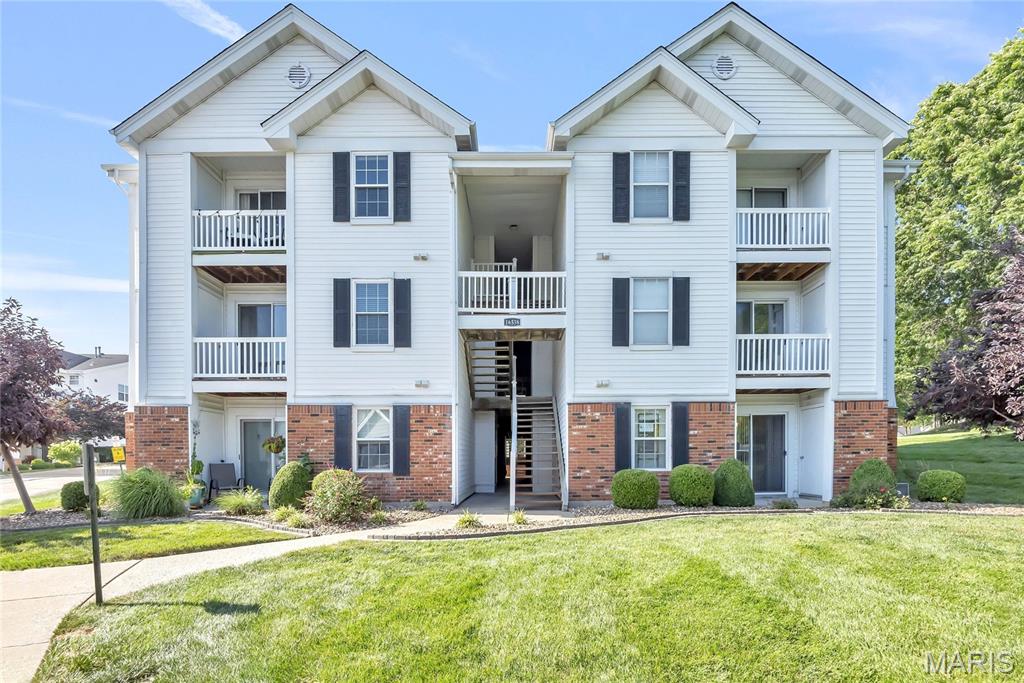 Move in ready, very lightly lived in first floor, STEP FREE 2 bed, 2 full bath condo. In unit laundry room.  Enter condo, just steps from the carport. Nice eat in kitchen with built in microwave and slider to patio (with storage closet). Neutral carpet and abundance of storage and closets. Ready for immediate occupancy. NICE!