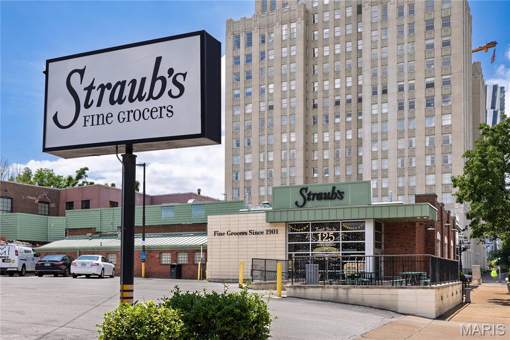 302 N. Kingshighway Blvd. presents a compelling opportunity for adaptive reuse or redevelopment. The existing structure is well-positioned for retail or conversion to multifamily, hotel, medical office, senior living, or mixed-use. With a prominent footprint and flexible layout, this property offers investors a rare chance to reposition a highly visible corner in the Central West End.

Located along the heavily trafficked Kingshighway corridor, the site benefits from strong proximity to Forest Park and the Cortex Innovation District—one of St. Louis’ fastest-growing economic hubs. Nearby anchors include BJC Healthcare, Washington University Medical Campus, and SSM Health, among the region’s largest employers, driving consistent demand for residential, hospitality, and retail uses.