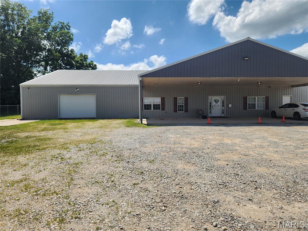 Approx. 4,600 sq ft commercial space available for lease with high visibility on Business 67S. The interior has approx. 1,000 sq ft of finished office/retail space, approx. 3,600 sq ft of temperature controlled shop/storage space, two bathrooms, kitchenette area, one 12'x8' overhead door, signage on building and 9'x4' lighted signage at the road. Tenant is responsible for electric. Owner pays water, sewer and trash. This property is just outside city limits without restrictions. 3338 S Westwood Blvd, Poplar Bluff. $3,000/monthly.