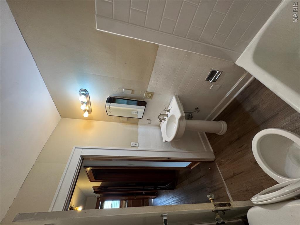 08W - Residential Lease