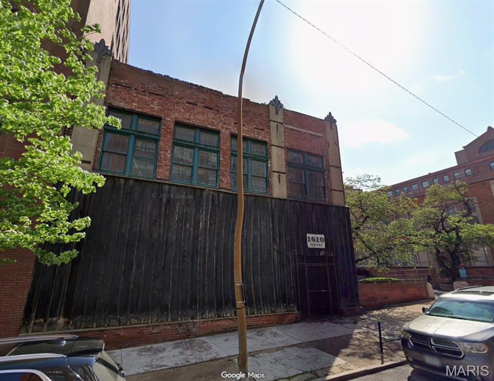Lucas & Hunt Add - Commercial Sale