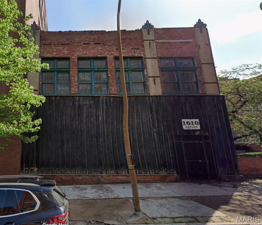 Lucas & Hunt Add - Commercial Sale