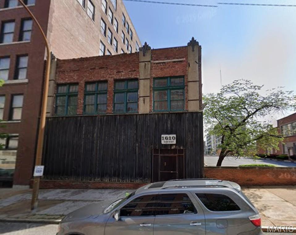 Lucas & Hunt Add - Commercial Sale