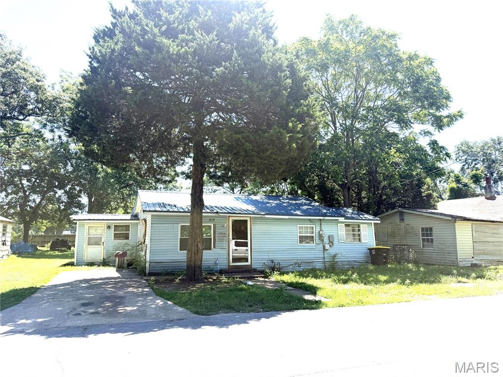 Rental Investment or Flip Opportunity! Looking for your next income producing property, a profitable flip, or a home you can truly make your own? This one has the potential you’ve been searching for.
This home offers space to create 3 full bedrooms, giving you flexibility for layout and value add improvements. It already includes 2 full bathrooms, featuring a walk in shower and a relaxing soaker tub — a huge bonus for future resale or rental appeal.
With vinyl siding, vinyl windows, and a metal roof, you’re starting with durable, low maintenance exterior features that help keep long term costs down.
Whether you’re an investor or a homeowner with a vision, this property is ready for its next chapter. 
Property sold "AS IS"