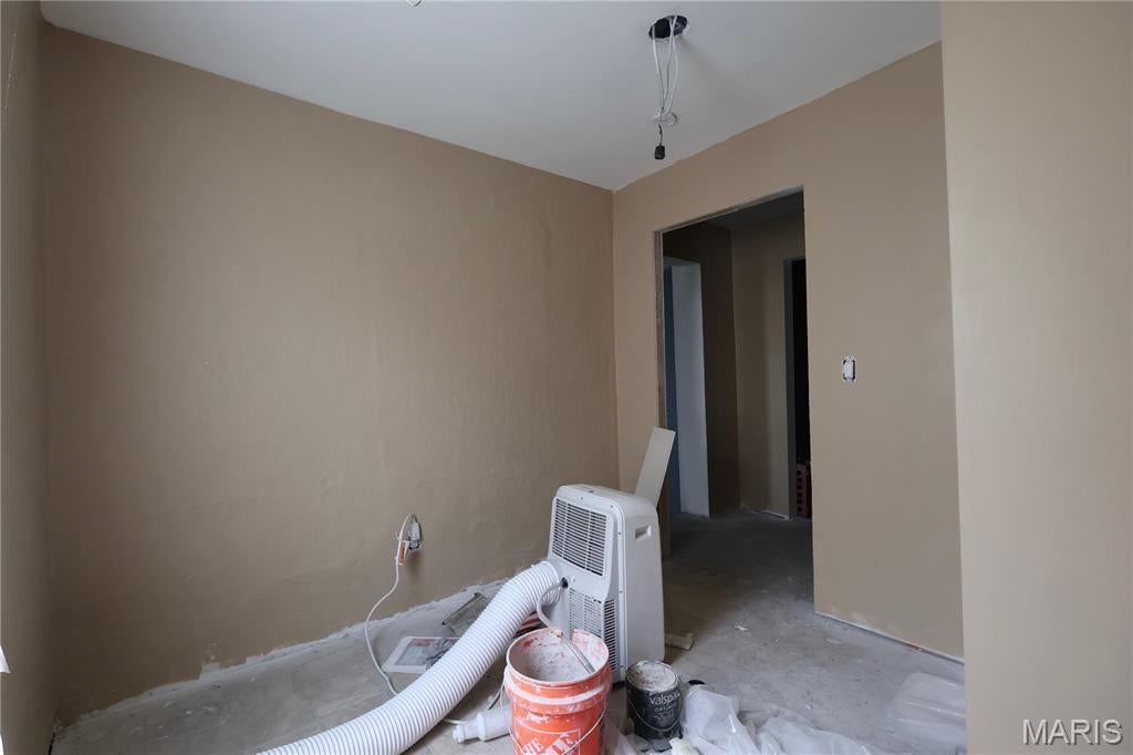 West Add/Belleville - Commercial Sale
